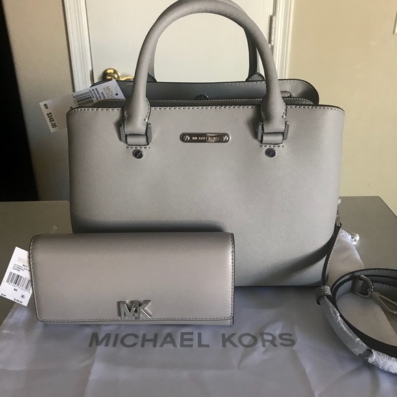 Michael Kors Handbags - 🆕 Michael Kors Savannah Satchel With Wallet